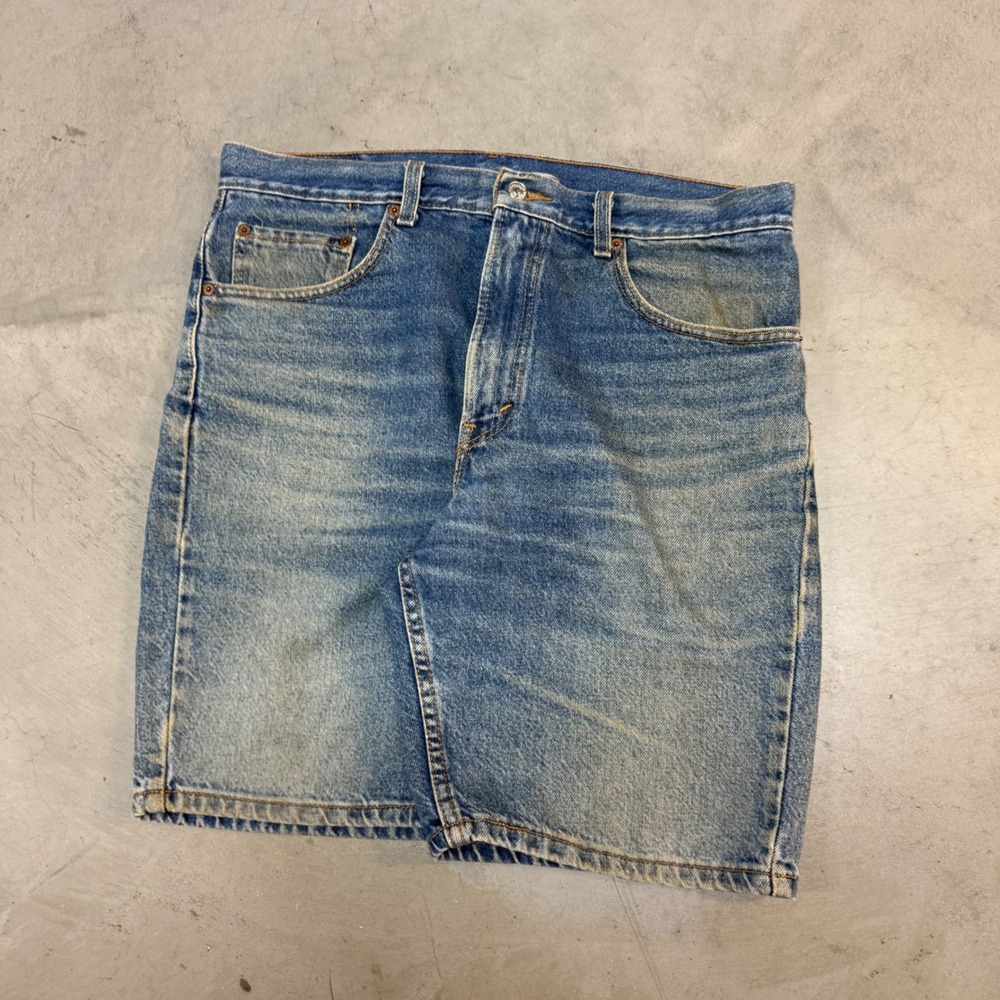 Vintage y2k Levi's 505 Jean Short
